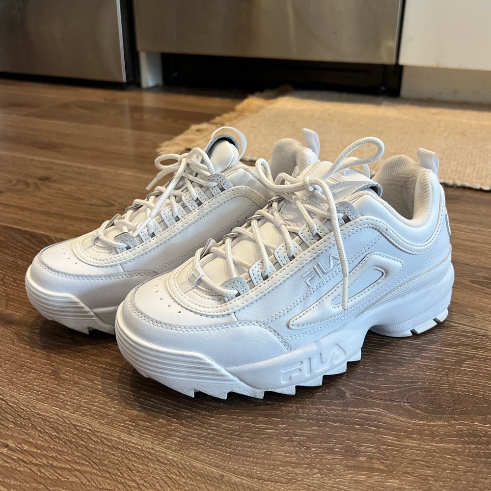 FILA disruptor 2 premium sneaker triple white trendy sport shoe women’s size 8.5
